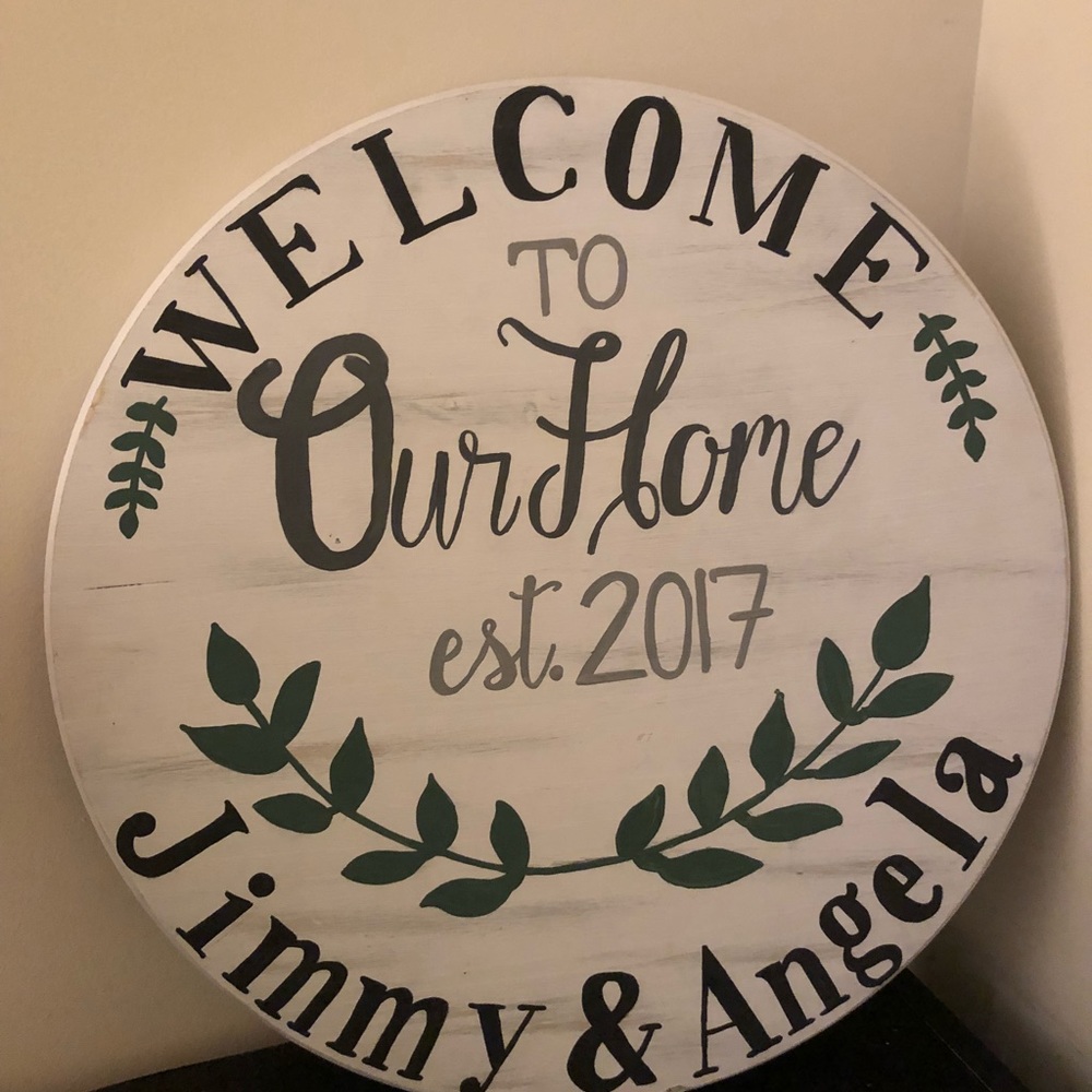 Rustic Name Sign - Circle Wood - Picture 2 of 2
